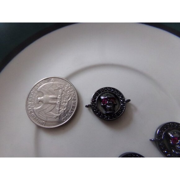 Skull w/Rhinestone Eyes Gunmetal Connector Set - Picture 2 of 3